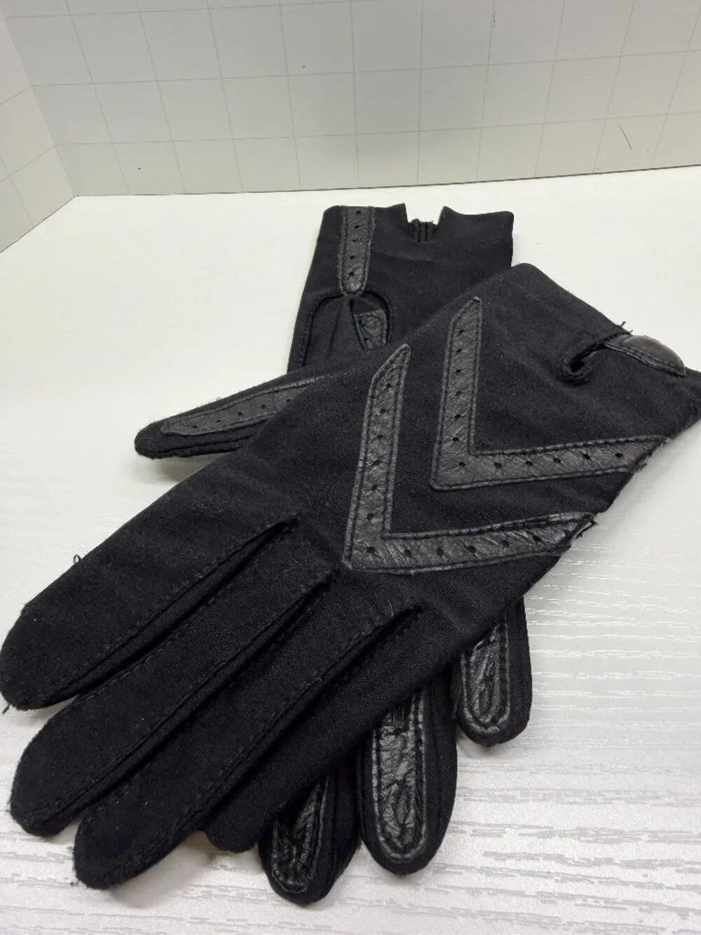 Vintage Isotoner Aris Driving Gloves Nylon Leather Trim Black One Size